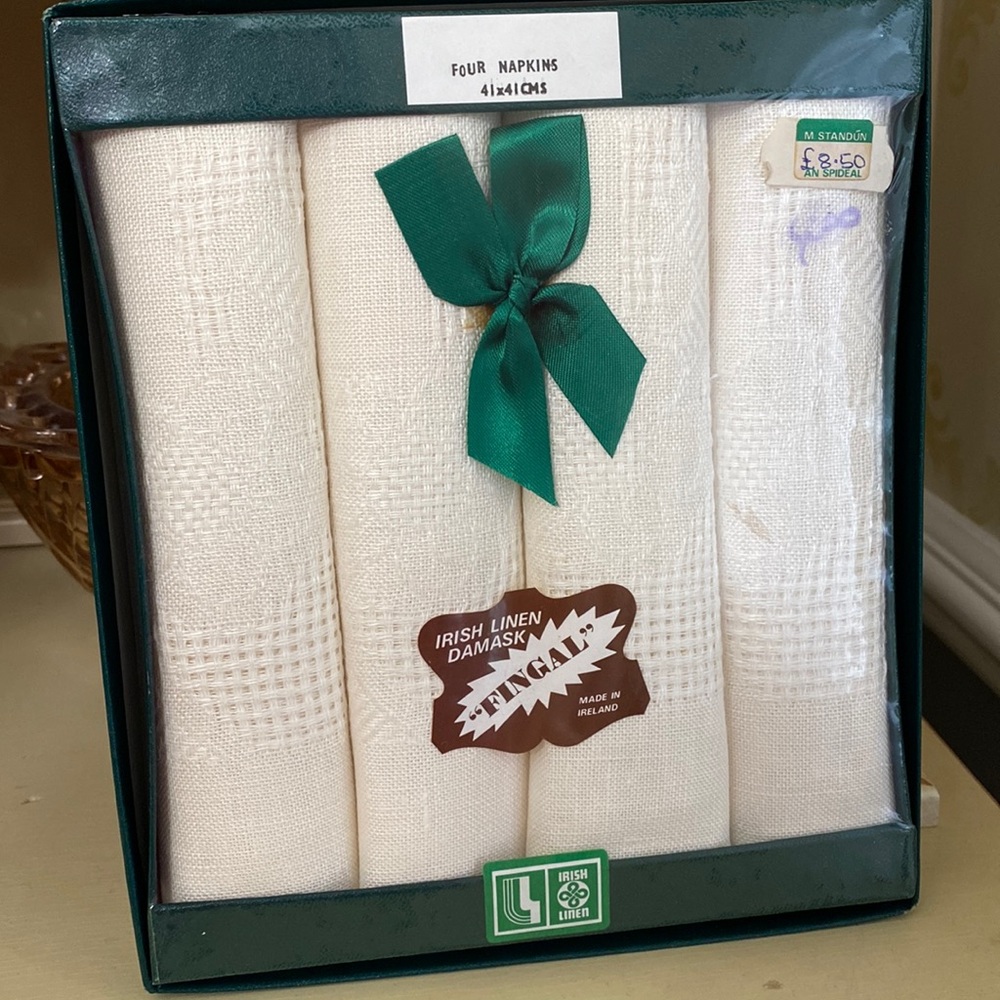 Vintage Irish Linen Etamine Damask Napkins 16”x16”  Color White 4 Napkins NIB